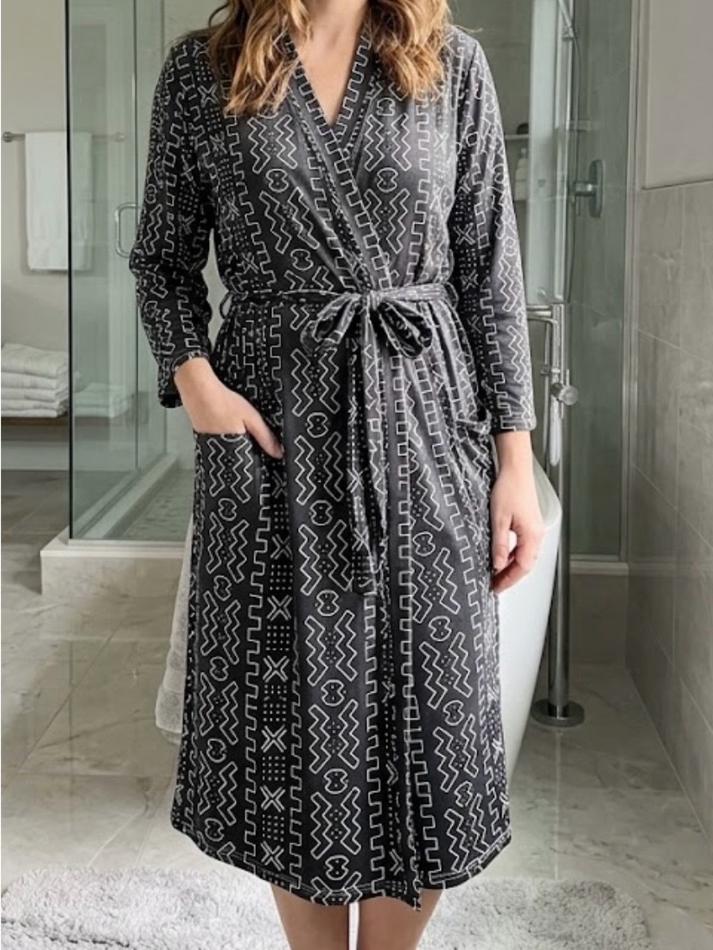 NEW The Queen Maddyn Mom Robe One Size